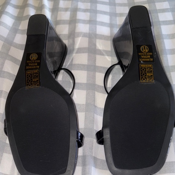 NWT no box 11 Stylish Black Women's Sandals - Picture 5 of 5